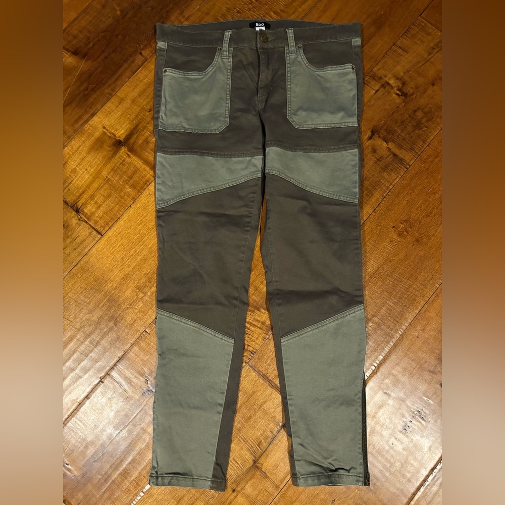 Color block pant with zipper detail